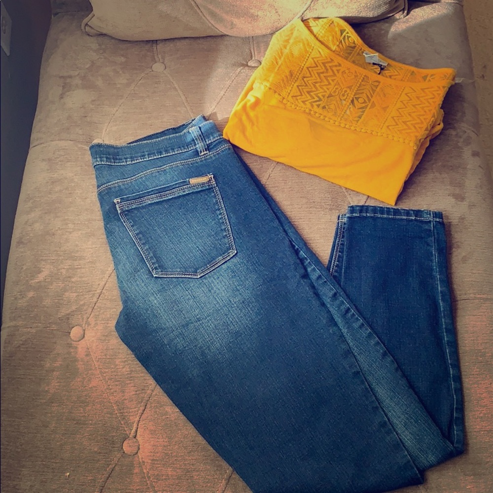 WHITE HOUSE BLACK MARKET JEANS 👖